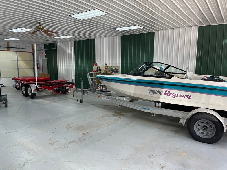 More Photos Of 653 Lakeway Dr, Russell Springs Showroom For Sale