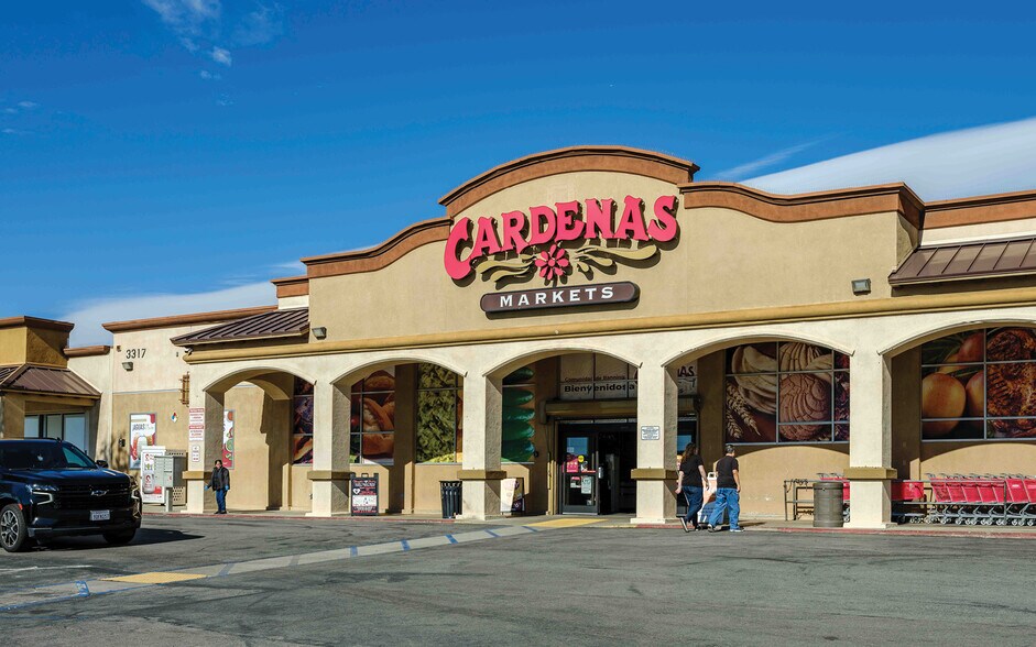 Primary Photo Of 3251-3333 W Ramsey st, Banning Supermarket For Sale