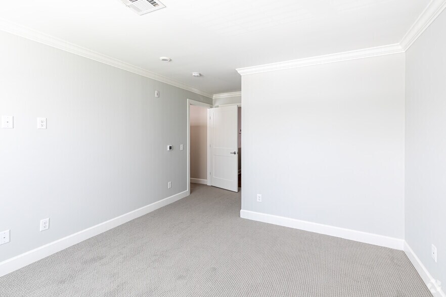 More Photos Of 800 Federal Rd, Brookfield Apartments For Lease