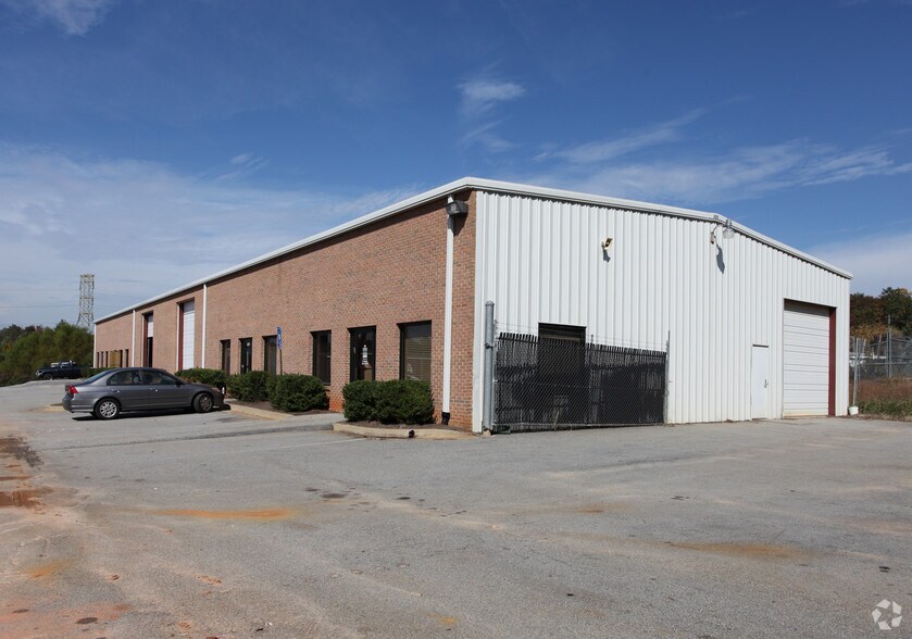 Primary Photo Of 4413 Mendi Ct, Suwanee Warehouse For Lease