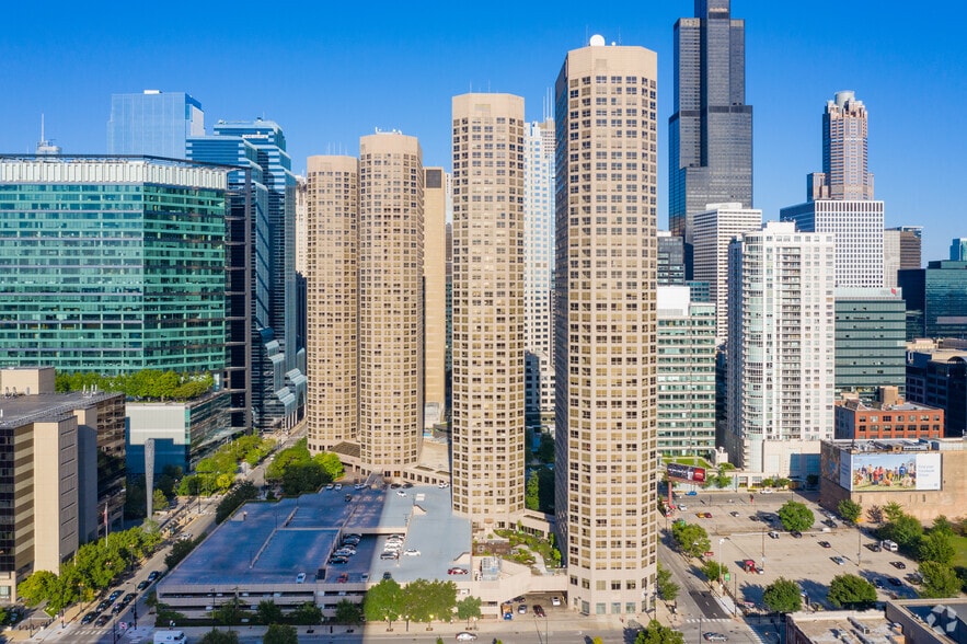 More Photos Of 555 W Madison St, Chicago Apartments For Lease