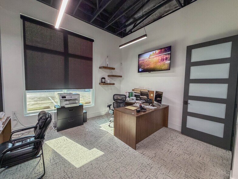 More Photos Of 1348 W US Highway 287 Byp, Waxahachie Office For Lease