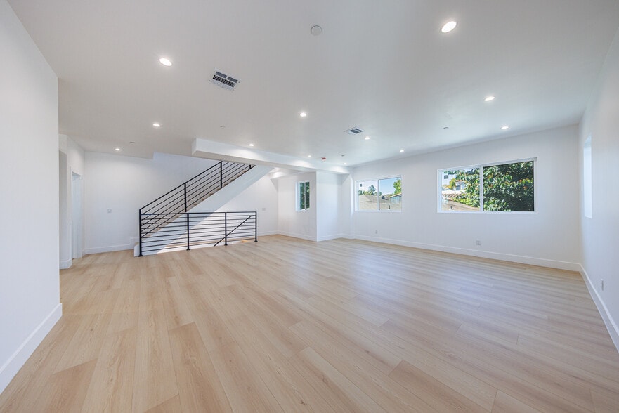 More Photos Of 1330 S Longwood Ave, Los Angeles Apartments For Sale