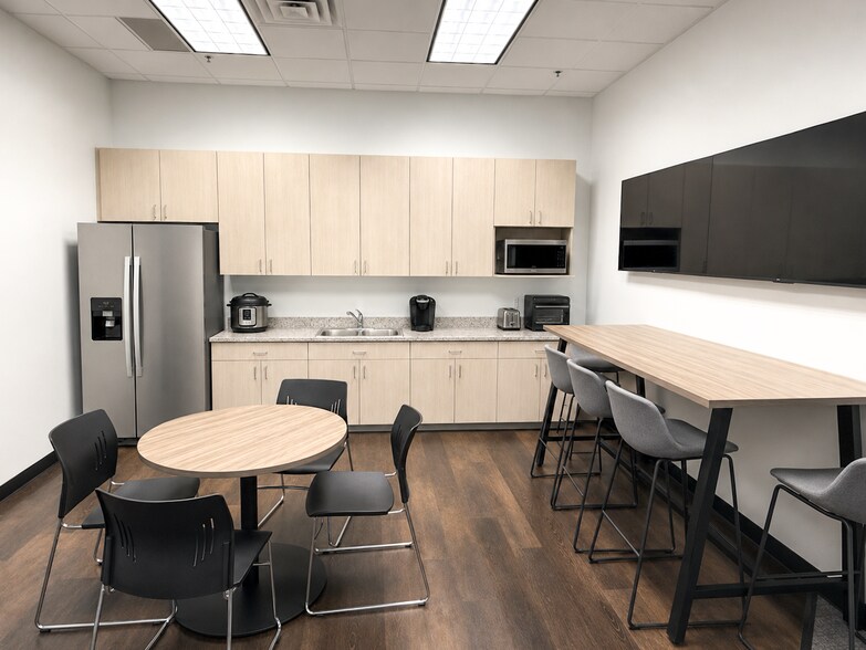 More Photos Of 13961 S Minuteman Dr, Draper Office For Lease