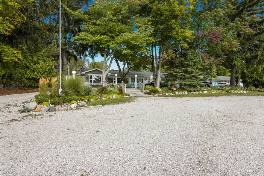 More Photos Of 4871 U.S. 31, Eastport Hotel For Sale