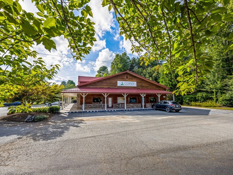 More Photos Of 271 Old Barn Rd, Hendersonville Medical For Sale