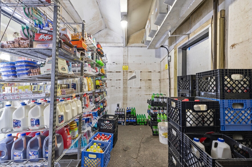 More Photos Of 14650 Champaign Rd, Allen Park General Retail For Sale