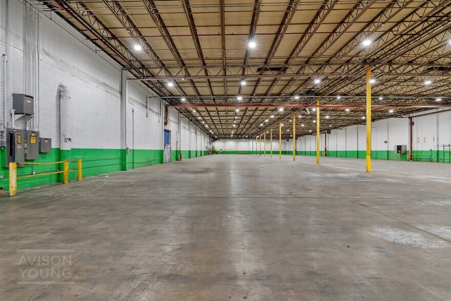 More Photos Of 300 S Main St, Mauldin Warehouse For Sale