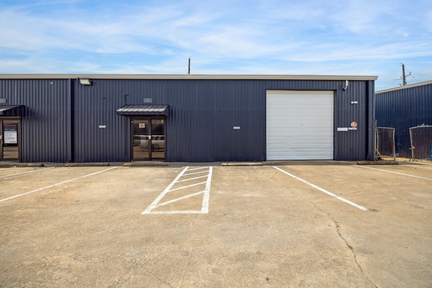 More Photos Of 6100 Brittmoore Rd, Houston Unknown For Lease