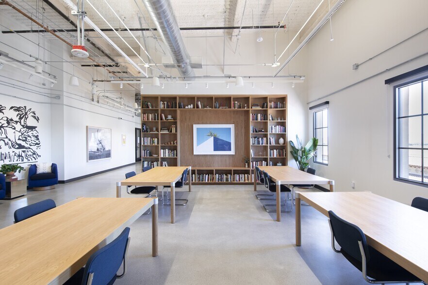 More Photos Of 6543 S Las Vegas Blvd, Las Vegas Office For Lease