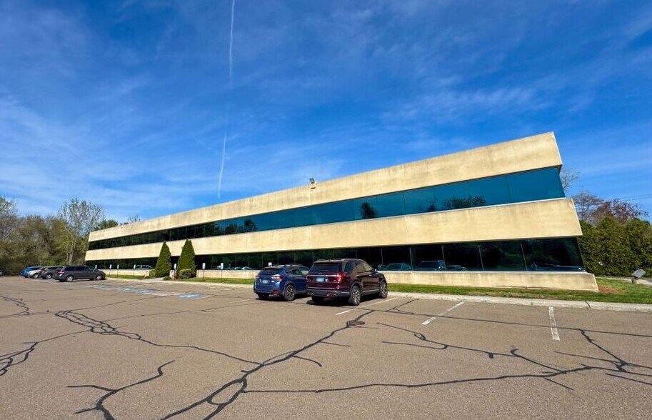 More Photos Of 753 Boston Post Rd, Guilford Office For Lease