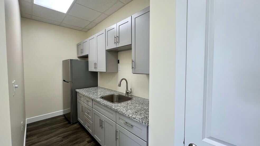 More Photos Of 3107 Elrod Rd, Katy Unknown For Lease