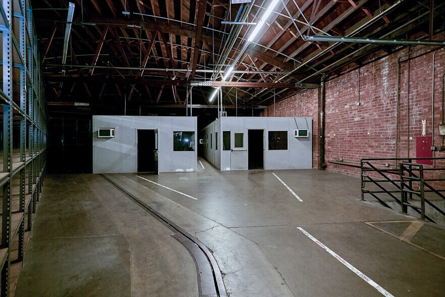 More Photos Of 5300 Harbor St, Commerce Warehouse For Lease