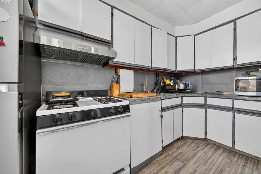More Photos Of 6049 68th Ave, Ridgewood Apartments For Sale