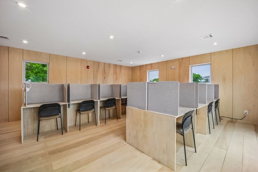 More Photos Of 140 Paris Ave, Northvale Office For Sale