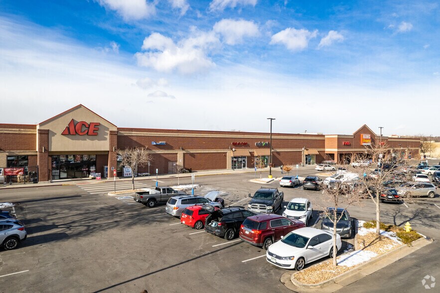 More Photos Of 1711-1975 Sheridan Blvd, Edgewater Unknown For Lease