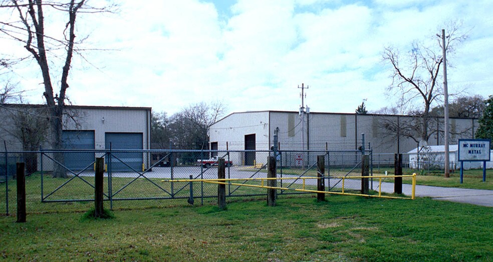 Primary Photo Of 131 Eichwurzel Ln, Houston Warehouse For Sale