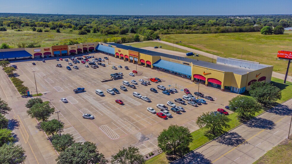 More Photos Of 301 Tanger Dr, Terrell Unknown For Lease