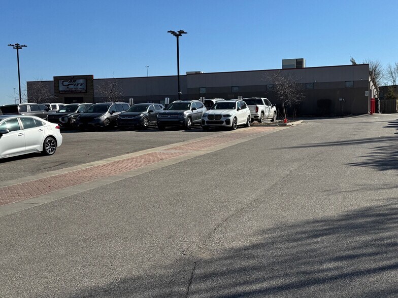 More Photos Of 6801 Hedge Lane Ter, Shawnee Showroom For Sale