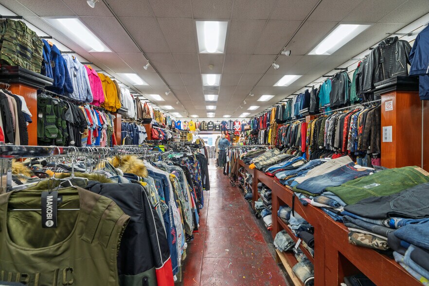 More Photos Of 818 S Los Angeles St, Los Angeles General Retail For Sale