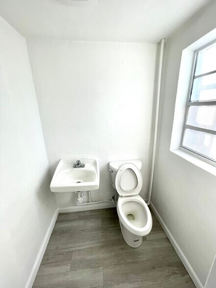 More Photos Of 988-1004 NW 51st Pl, Fort Lauderdale Light Manufacturing For Lease