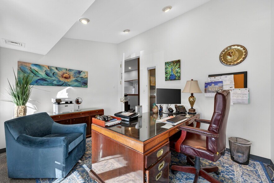 More Photos Of 10130-10134 Colvin Run Rd, Great Falls Medical For Lease