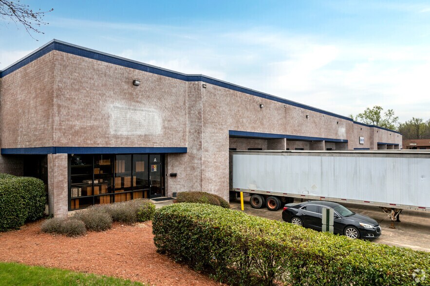 More Photos Of 3401 Woodpark Blvd, Charlotte Warehouse For Lease
