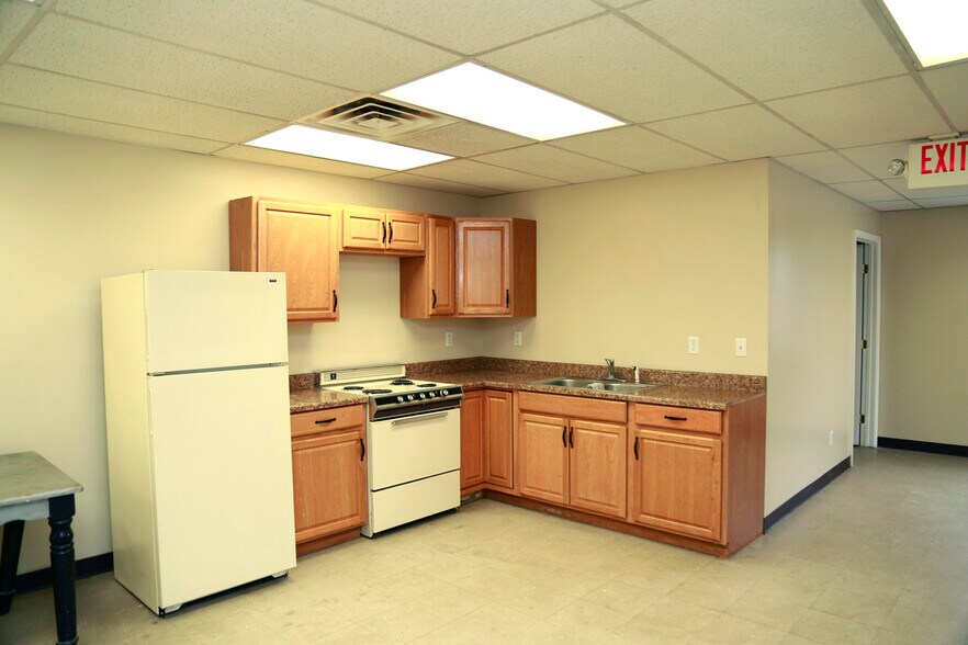 More Photos Of 255 S Plant St, Morgantown Distribution For Lease