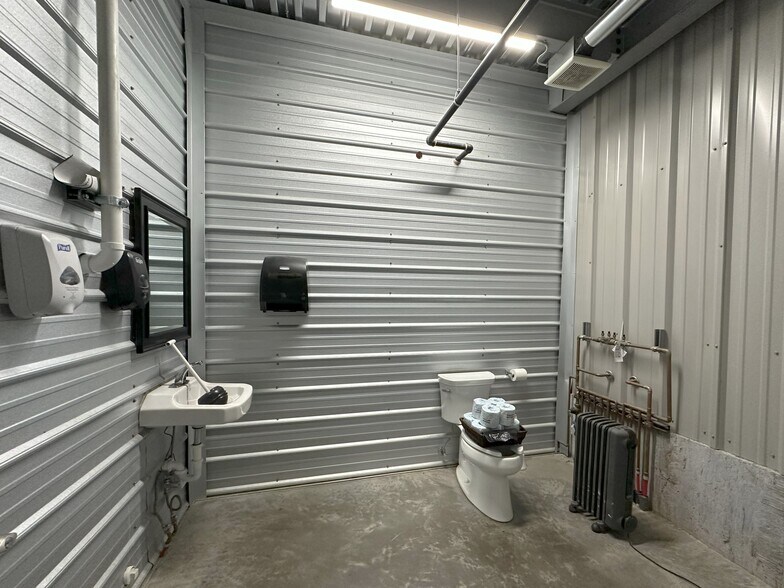 More Photos Of 18668 B50 Rd, Delta Distribution For Lease