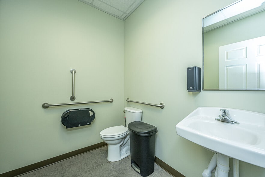 More Photos Of 901 Old Trolley Rd, Summerville Medical For Lease