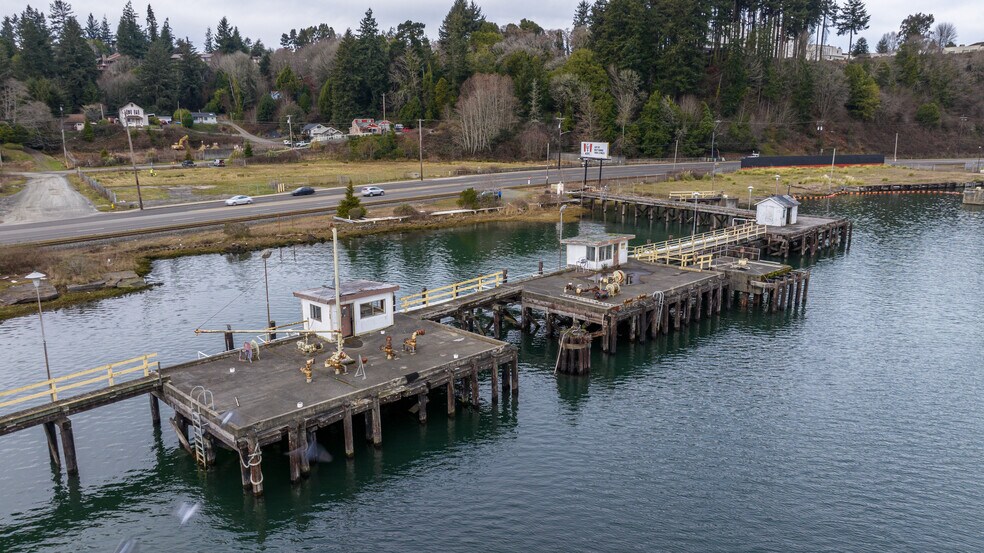 More Photos Of 2250 N Bayshore Dr, Coos Bay Marina For Sale