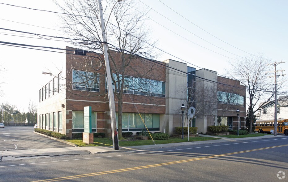 More Photos Of 180 E Main St, Bay Shore Medical For Sale