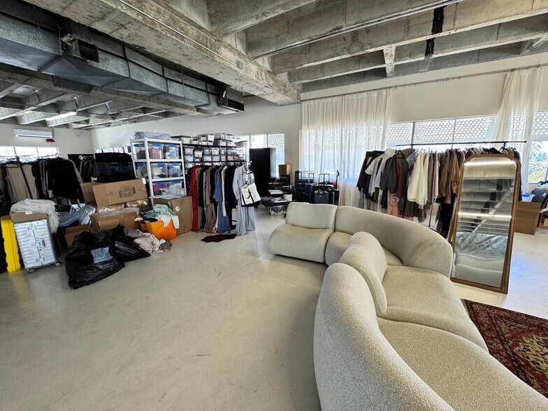 More Photos Of 515 N Sycamore St, Santa Ana Office For Lease