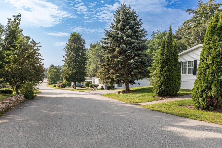 More Photos Of 11 Tamarack Lane -1, Rochester Manufactured Housing Mobile Home Park For Sale