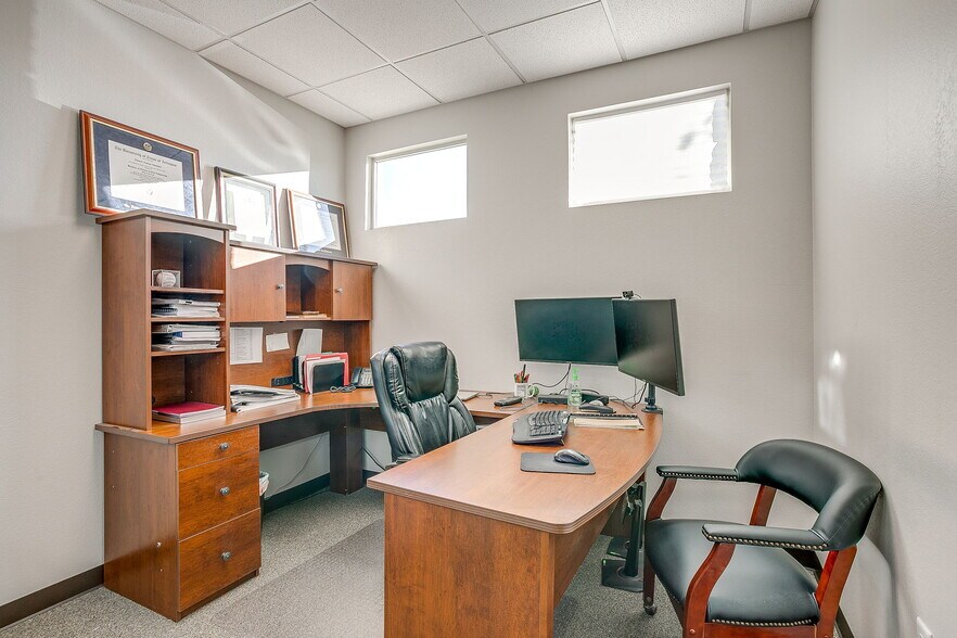 More Photos Of 949 Hilltop Dr, Weatherford Office For Lease