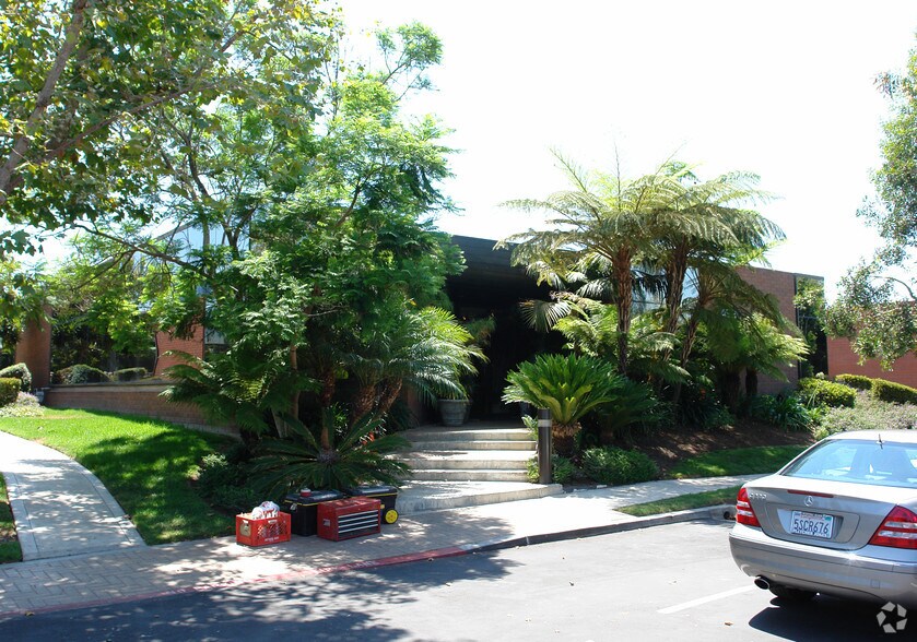 More Photos Of 4930 Campus Dr, Newport Beach Office Residential For Lease