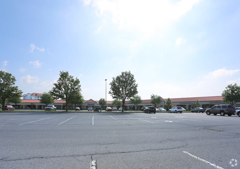 More Photos Of 72-127 Outlet Sq, Hershey General Retail For Lease