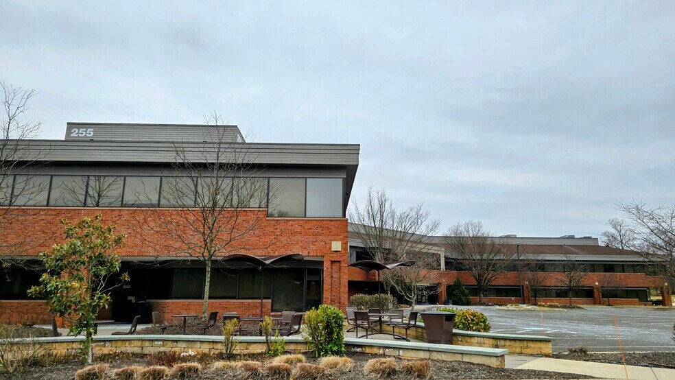 More Photos Of 255 Business Center Dr, Horsham Township Office For Lease