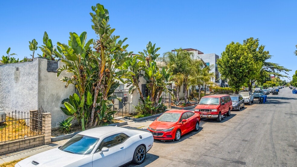 More Photos Of 526-534 W 47th St, Los Angeles Apartments For Sale