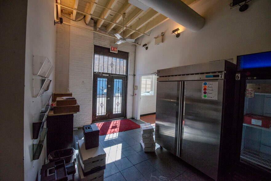 More Photos Of 1419 W Diversey Pky, Chicago Office For Sale