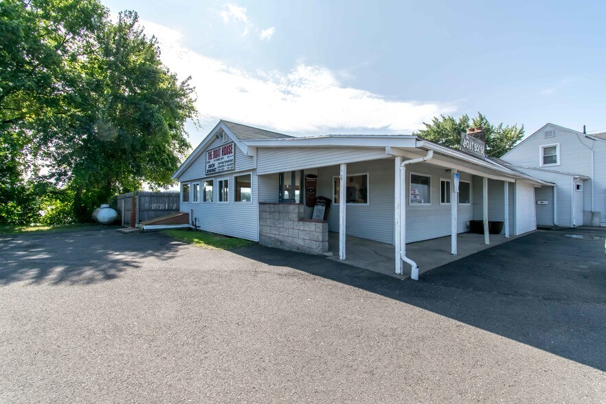 More Photos Of 141 Congamond Rd, Southwick Restaurant For Lease