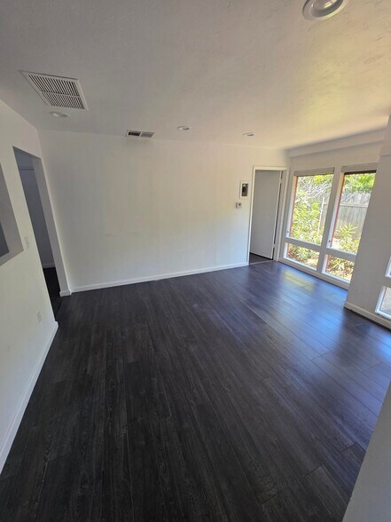 More Photos Of 1135 Camino del Mar, Del Mar Office For Lease