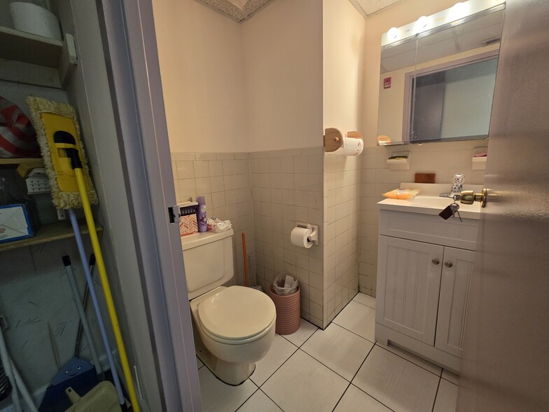 More Photos Of 92-29 Queens Blvd, Rego Park Apartments For Lease