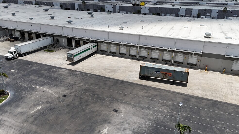 More Photos Of 9400 NW 104th St, Medley Warehouse For Lease