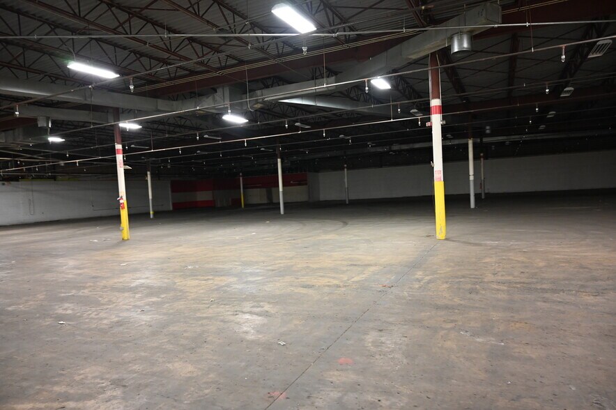More Photos Of 2300 Claremont Ave, Ashland Freestanding For Lease