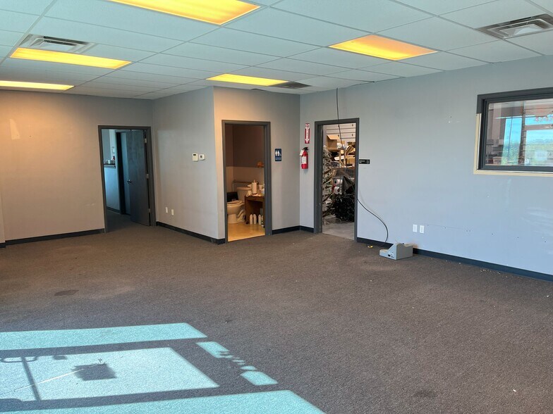 More Photos Of 4759 Town Center Dr, Colorado Springs Warehouse For Lease