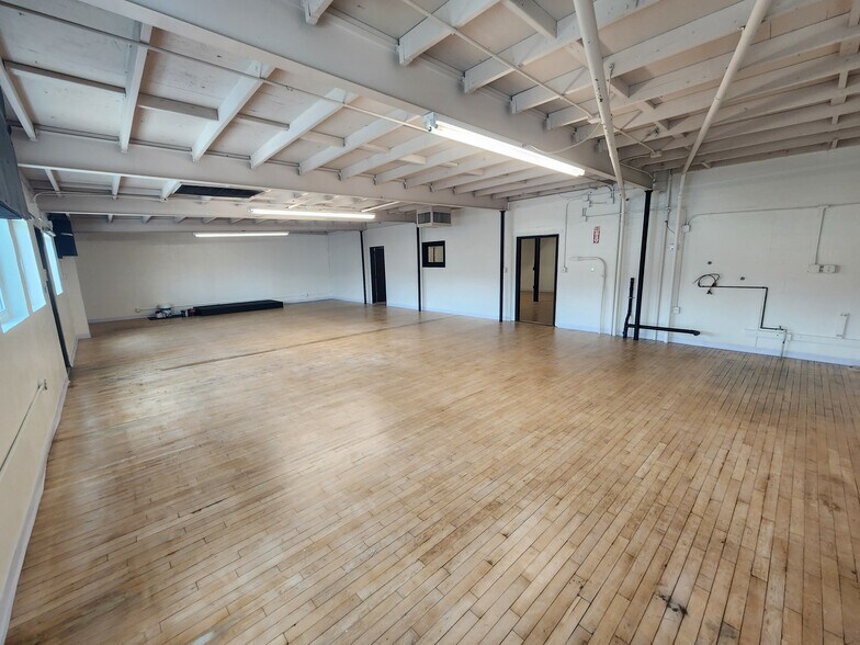 More Photos Of 953 S Raymond Ave, Pasadena Service For Lease