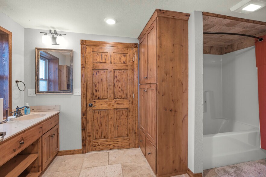 More Photos Of 90917 240th St, Austin Light Distribution For Sale