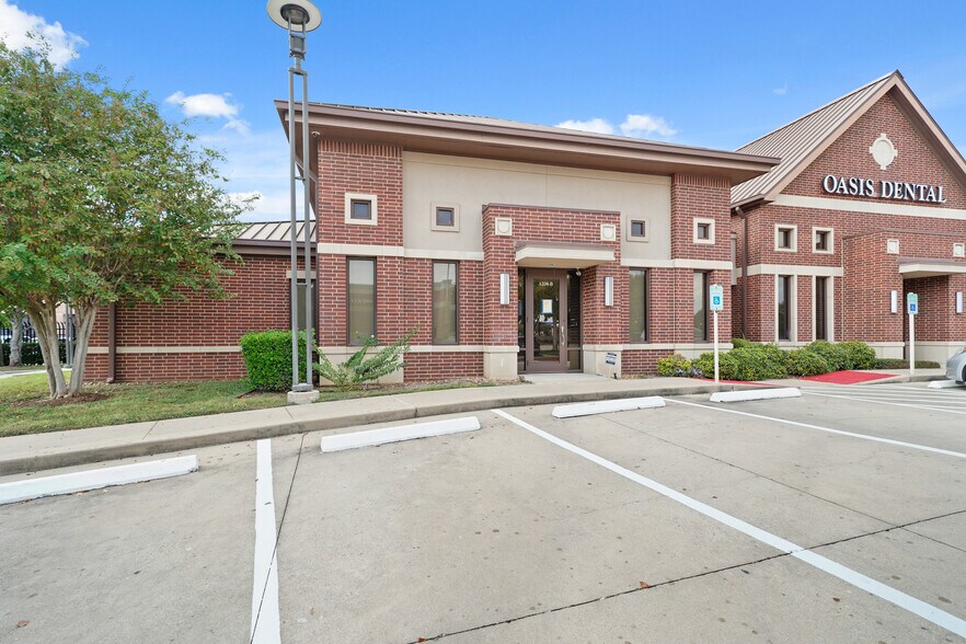 Primary Photo Of 1208 Highway 6, Sugar Land Medical For Lease