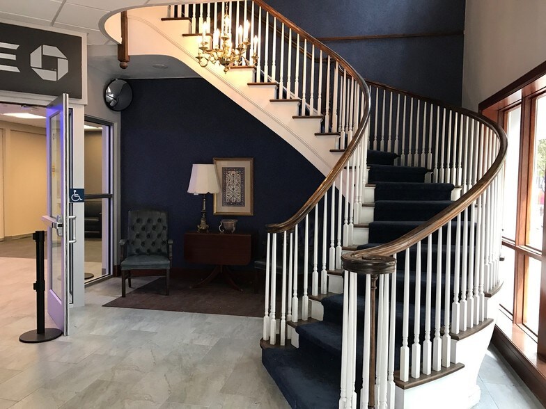 More Photos Of 300 N Franklin St, Tampa Office For Sale